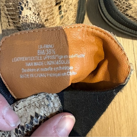 Lucky Brand Women’s Faux Snakeskin Chelsea Boots – Size 8 – Chunky Lug Sole - Picture 6 of 6